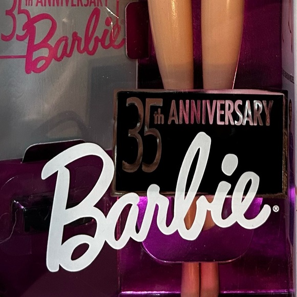 35th Anniversary Barbie - Picture 4 of 4